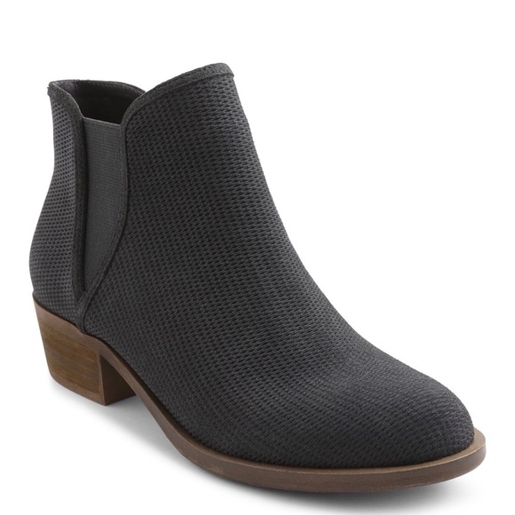 Kensie Gerona Perforated Dark Grey Suede Bootie - Picture 4 of 9
